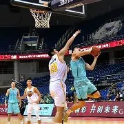 爱游戏sports-天津男篮球员团结合作，实现奇迹逆转()